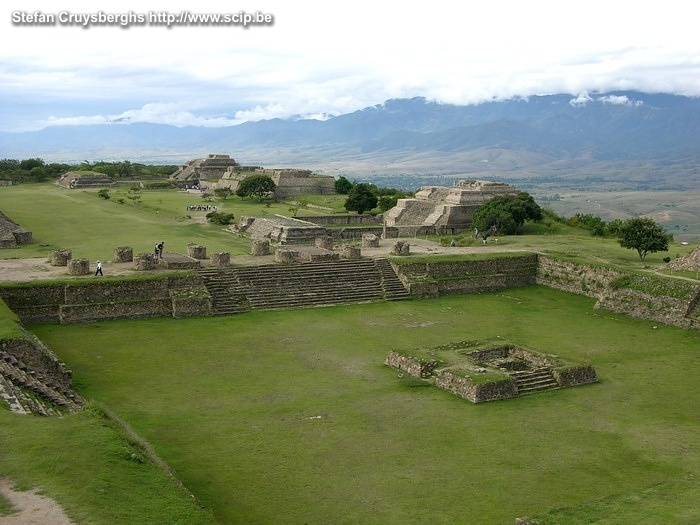 Monte Alban The site of Monte Alban is situated nearby the city of Oaxaca on the top of a hill (400m). Monte Alban was one of the largest cities of the Zapotecs between 500 BC and 800 AD. Stefan Cruysberghs
